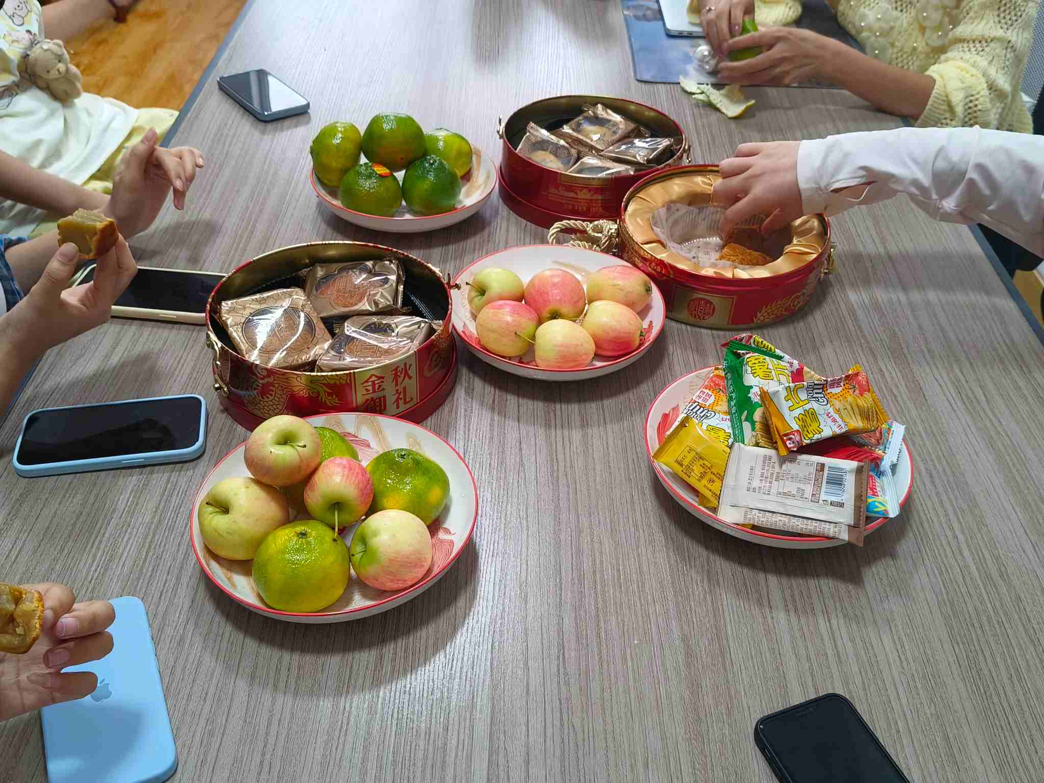 Zemeijia houdt een warme afternoontea