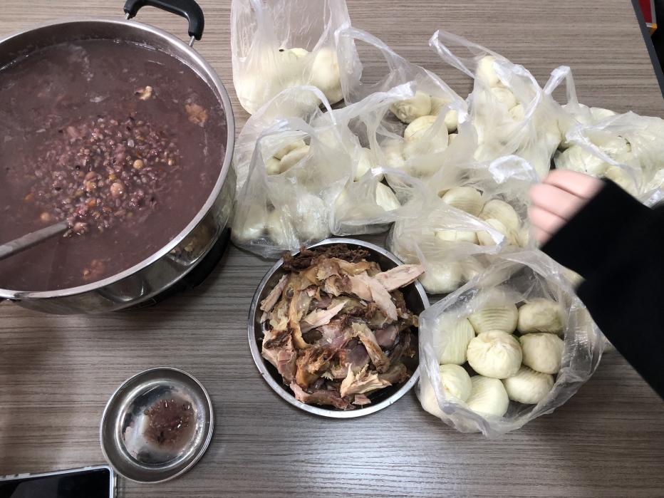 Zemeijia-werknemers vieren het Laba-festival